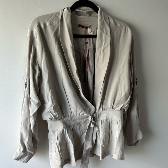 Left on Houston light grey lightweight silk jacket - Picture 2 of 5